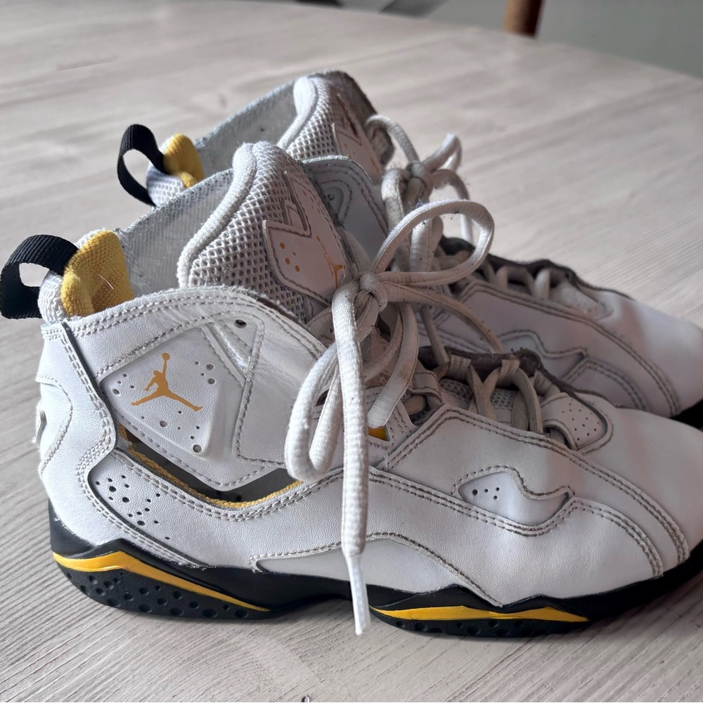 Kids Jordan True Flight Sneakers
